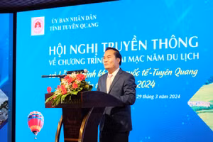 Ông Hoàng Việt Phương - Phó Chủ tịch UBND tỉnh Tuyên Quang phát biểu tại chương trình.