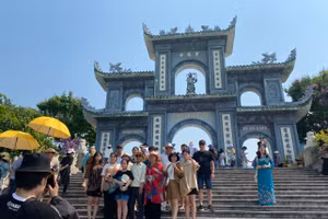 Du khách quốc tế đến Đà Nẵng dịp lễ 30/4 -1/5.