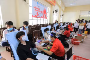 SV tích cực tham gia hiến máu tại Trường ĐH Tiền Giang.