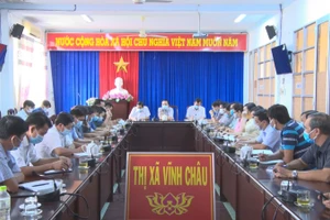 Ban Chỉ đạo phòng chống dịch Covid-19 Thị xã Vĩnh Châu họp khẩn công tác phòng chống dịch.