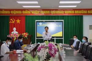 TS Nguyễn Tuấn Khanh - Hiệu trưởng Trường ĐH Kiên Giang phát biểu tại hội nghị tổng kết năm học 2020-2021 và phương hướng nhiệm vụ năm học 2021-2022.