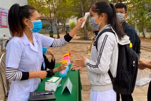 Học sinh, học viên, sinh viên tỉnh Đồng Tháp trở lại trường vào ngày 22/2.