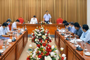 Ban Chỉ đạo phòng, chống Covid-19 tỉnh Cà Mau họp khẩn về công tác phòng chống dịch trên địa bàn.