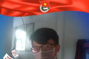 Học sinh tại tỉnh Sóc Trăng cùng nhau thay đổi ảnh đại diện trên mạng xã hội để hưởng ứng ngày bầu cử.