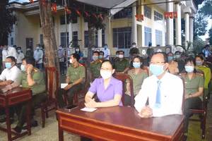 Sáng 23/5, cử tri của huyện Cù Lao Dung (Sóc Trăng) đi bầu cử từ sớm.