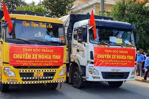 “Những chuyến xe nghĩa tình” chở hàng hóa thiết yếu từ Sóc Trăng hỗ trợ đồng bào TPHCM.