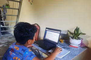 Học sinh tiểu học ở Cà Mau dừng các lớp học trực tuyến.