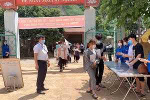 Kiểm soát dịch bệnh trước giờ thi ở Trường THPT Mộc Hạ (huyện Mộc Châu, tỉnh Sơn La)