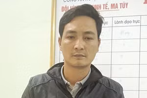 Chủ hàng Trần Văn Long tại cơ quan Công an