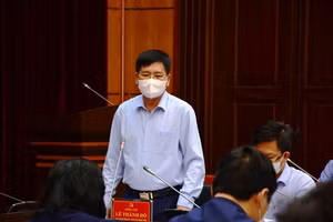 Ông Lê Thành Đô - Chủ tịch UBND tỉnh Điện Biên chủ trì buổi họp khẩn