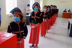 Cử tri huyện Mường Tè đi bỏ phiếu