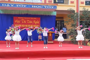 Học sinh Trường Tiểu học &THCS Tân Lĩnh (huyện Lục Yên) tham gia hội thi văn nghệ.