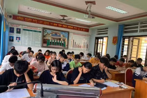 Học sinh khối 12 trường THPT Chuyên Lê Quý Đôn đang căng mình ôn luyện