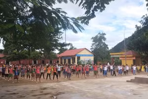 Một buổi sinh hoạt tại trường Tiểu học Chung Chải, xã Chung Chải, huyện Mường Nhé.