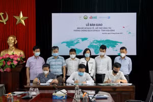 Các đơn vị kí kết bàn giao hệ tống bản đồ số dịch tễ Covid-19