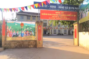 Xã Si Pa Phìn đồng thời thực hiện "nhiệm vụ kép" (vừa chống dịch, vừa tổ chức bầu cử).