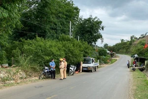 Đội CSGTTT Công an huyện Mai Sơn thực hiện tuần tra, kiểm soát các phương tiện tham gia giao thông trên địa bàn