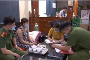 Công an Thành phố Sơn La lập biên bản xử lý vi phạm hành chính đối với chủ cơ sở Karaoke Bình Dương