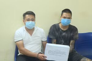 Hai đối tượng tại cơ quan Công an (Ảnh: Công an Sơn La)