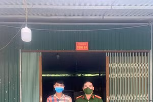 Anh Lò Văn Khải (bên trái).
Ảnh: Công an Sơn La