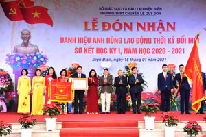 Đón nhận danh hiệu "Anh hùng lao động" thời kỳ đổi mới