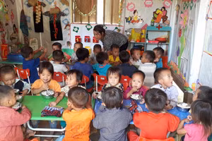 Một bữa ăn trưa của học sinh điểm trường Sam Lang, trường Mầm non xã Nà Hỳ, huyện Nậm Pồ