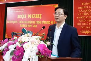 Giám đốc Sở GD&ĐT Tuyên Quang Vũ Đình Hưng phát biểu khai mạc Hội nghị.