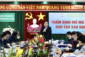 TS. BS. Phạm Văn Tác, Cục trưởng Cục Khoa học công nghệ và Đào tạo Bộ Y tế phát biểu chỉ đạo tại buổi thẩm định.