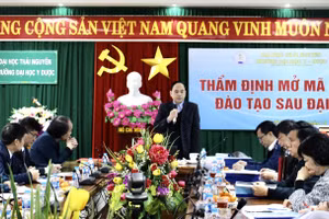 TS. BS. Phạm Văn Tác, Cục trưởng Cục Khoa học công nghệ và Đào tạo Bộ Y tế phát biểu chỉ đạo tại buổi thẩm định.