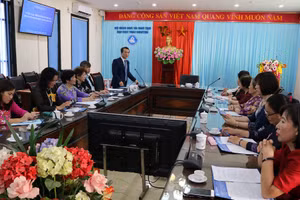 GS.TS Phạm Hồng Quang, Giám đốc ĐH Thái Nguyên báo cáo với đoàn những kết quả nghiên cứu khoa học của đơn vị những năm qua.