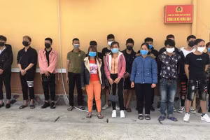 Công dân đến từ các tỉnh có ý định vượt biên sang Trung Quốc.