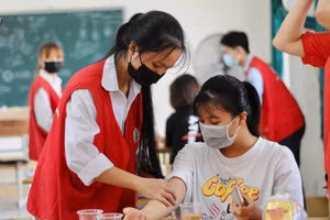 Chương trình tình nguyện vận động hiến máu.