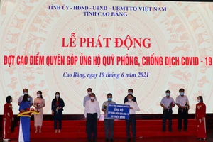 Lễ phát động đợt cao điểm quyên góp ủng hộ phòng, chống Covid–19 tại Cao Bằng.