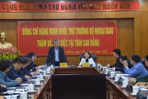 Thứ trưởng Bộ Ngoại giao Đặng Minh Khôi thăm và làm việc tại Cao Bằng (Nguồn: Baocaobang.vn) 