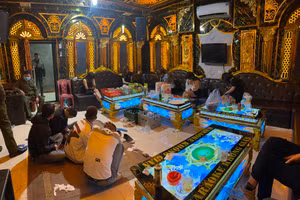 Hàng loạt đối tượng bị phát hiện đang sử dụng trái phép chất ma túy tại quán Karaoke Không Gian.