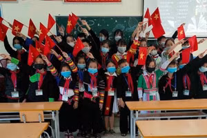 Học sinh huyện miền núi Bảo Lâm, Cao Bằng hân hoan bước vào năm học mới.
