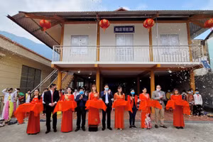 Lễ cắt băng khánh thành công trình