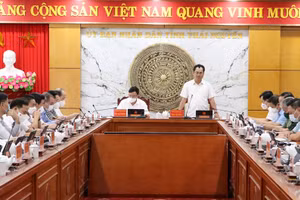 Chủ tịch UBND tỉnh Trịnh Việt Hùng yêu cầu các ngành, địa phương cần nêu cao tinh thần trách nhiệm trong công tác phòng, chống dịch Covid-19.