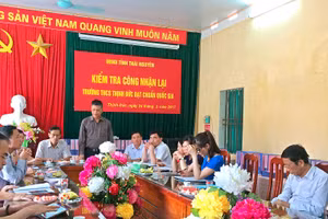 Khi còn làm Phó Giám đốc Sở GD&ĐT tỉnh Thái Nguyên, thầy Sơn thường xuyên đồng hành cùng các trường trên địa bàn trong công tác nâng cao chất lượng giáo dục.