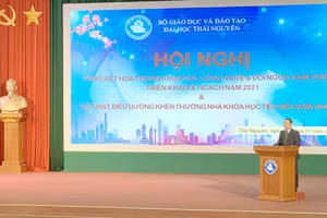 GS.TS Phạm Hồng Quang, Giám đốc Đại học Thái Nguyên phát biểu tại hội nghị.