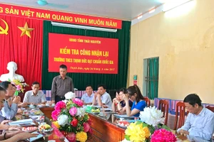 Khi còn làm Phó Giám đốc Sở GD&ĐT tỉnh Thái Nguyên, thầy Sơn thường xuyên đồng hành cùng các trường trên địa bàn trong công tác nâng cao chất lượng giáo dục.