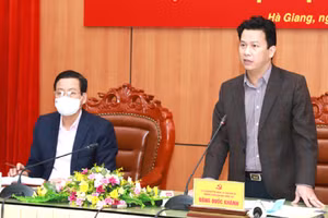 Ông Đặng Quốc Khánh, Ủy viên T.W Đảng, Bí thư Tỉnh ủy, Trưởng đoàn ĐBQH tỉnh Hà Giang phát biểu tại hội nghị.