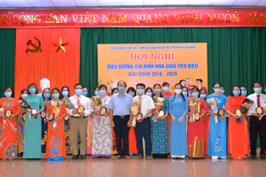 28 gia đình nhà giáo tiêu biểu được biểu dương giai đoạn 2016 – 2020 (Nguồn: baocaobang.vn).