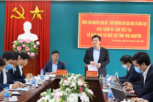 Thứ trưởng Nguyễn Hữu Độ phát biểu tại buổi làm việc.