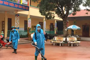 Các nhà trường ở Thái Nguyên tiến hành phun khử khuẩn toàn bộ không gian trường học.