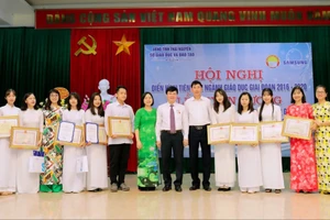 Sở GD&ĐT Thái Nguyên tuyên dương, khen thưởng thầy cô và học sinh đạt giải học sinh giỏi cấp Quốc gia.