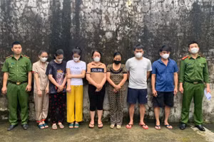 Các đối tượng trong đường dây bị cơ quan công an tạm giữ.
