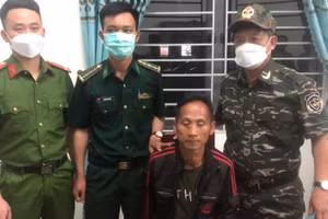 Đối tượng Lầu Nỏ Già tại cơ quan điều tra.