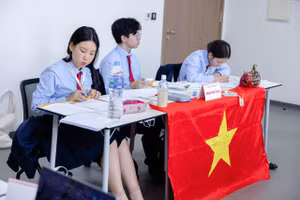 Đội Việt Nam thẳng tiến vào tiền tứ kết cuộc thi tranh biện lớn nhất thế giới