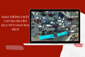 Chật vật di chuyển qua nút giao Mai Dịch